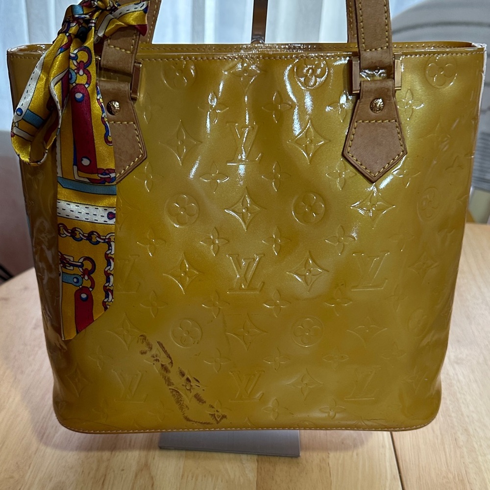 Louis Vuitton Mustard Yellow Tote with Scarf Accent

Look At Photos Please